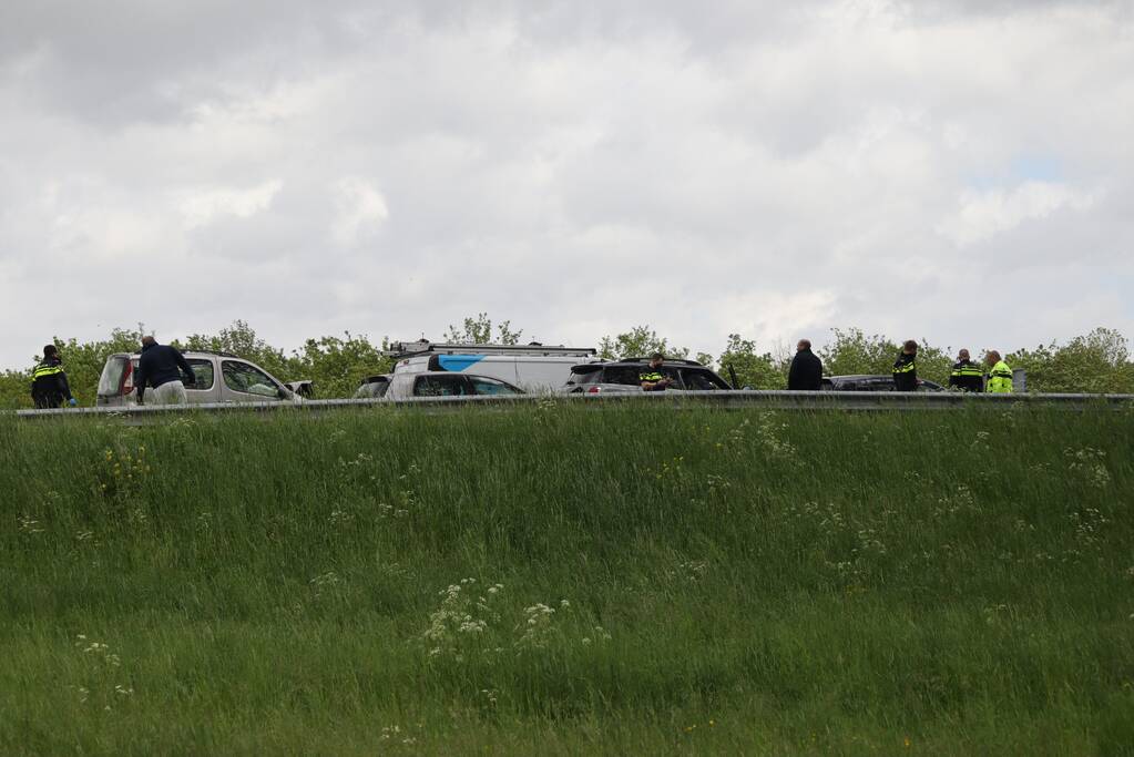 Kop-staartbotsing tussen meerdere voertuigen