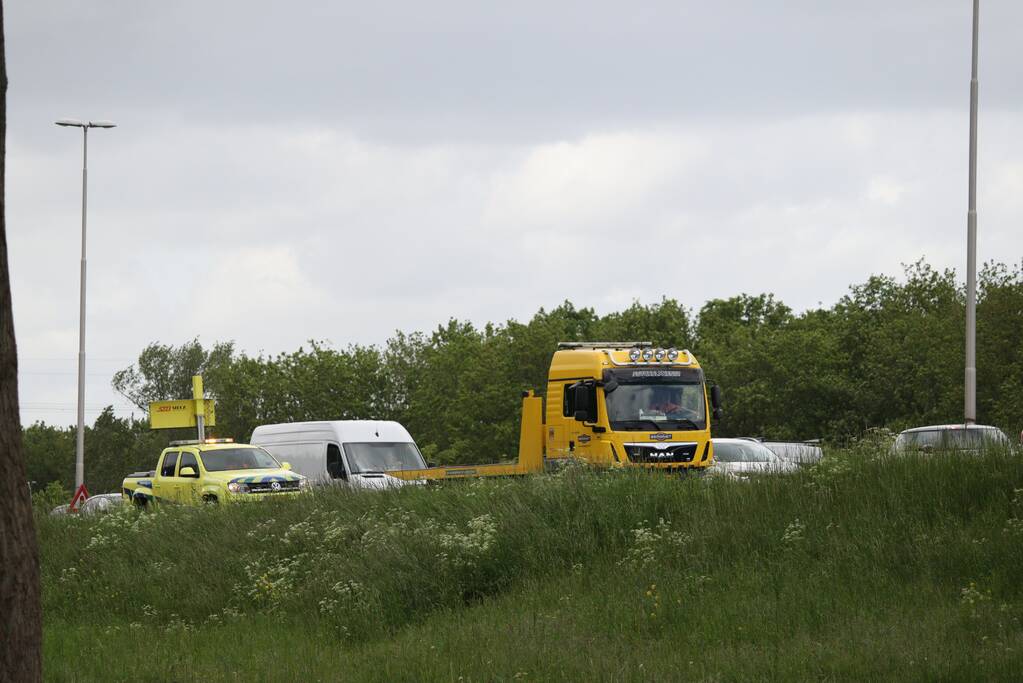 Kop-staartbotsing tussen meerdere voertuigen