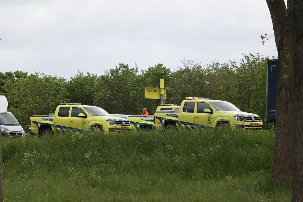 Kop-staartbotsing tussen meerdere voertuigen