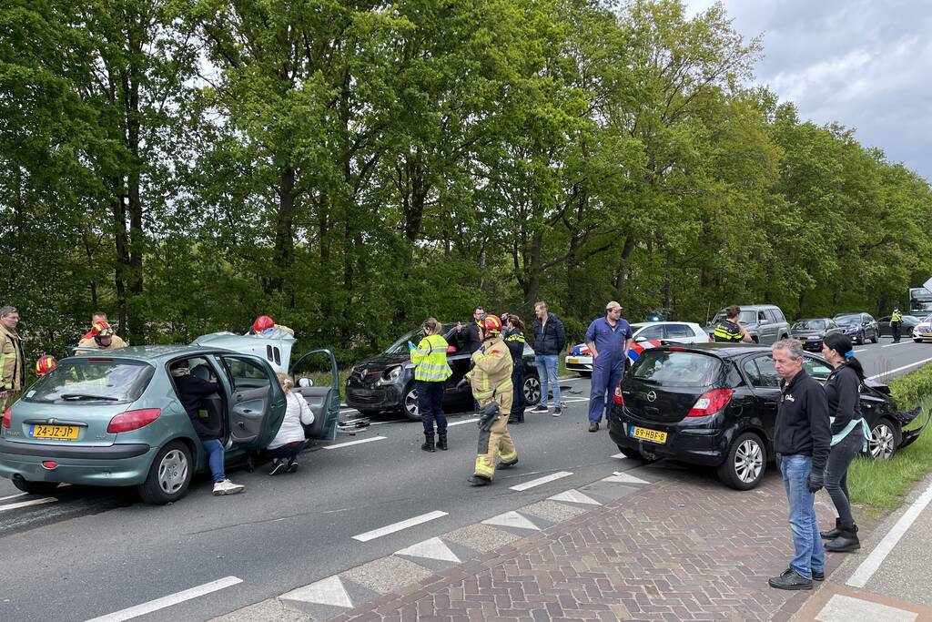 Meerdere gewonden bij flinke crash