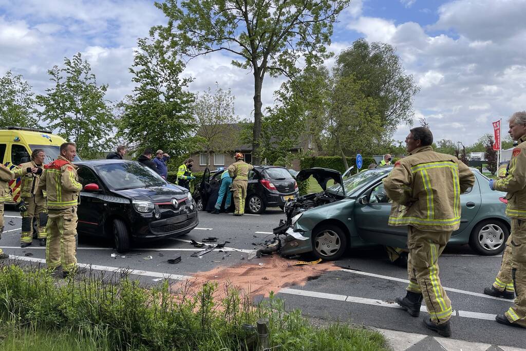 Meerdere gewonden bij flinke crash