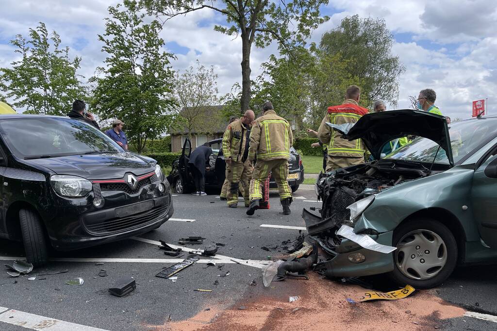 Meerdere gewonden bij flinke crash