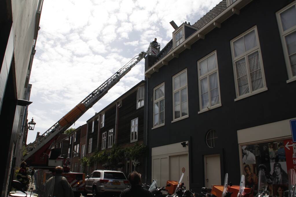 Dakbedekking waait los van pand