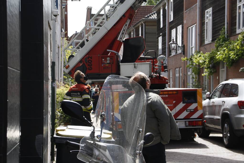 Dakbedekking waait los van pand