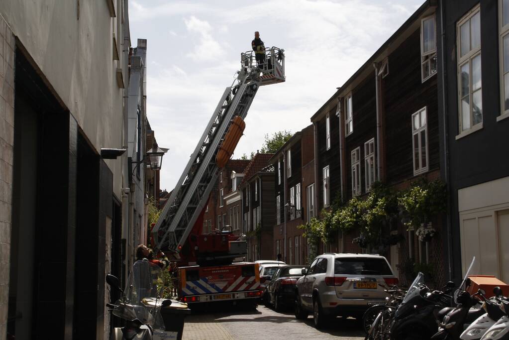 Dakbedekking waait los van pand