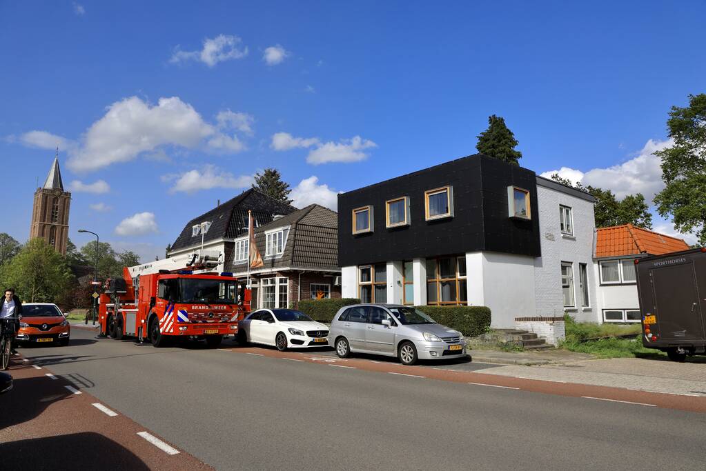 Dakrand komt los door harde wind