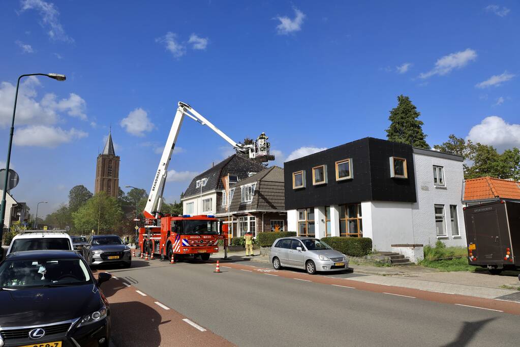 Dakrand komt los door harde wind