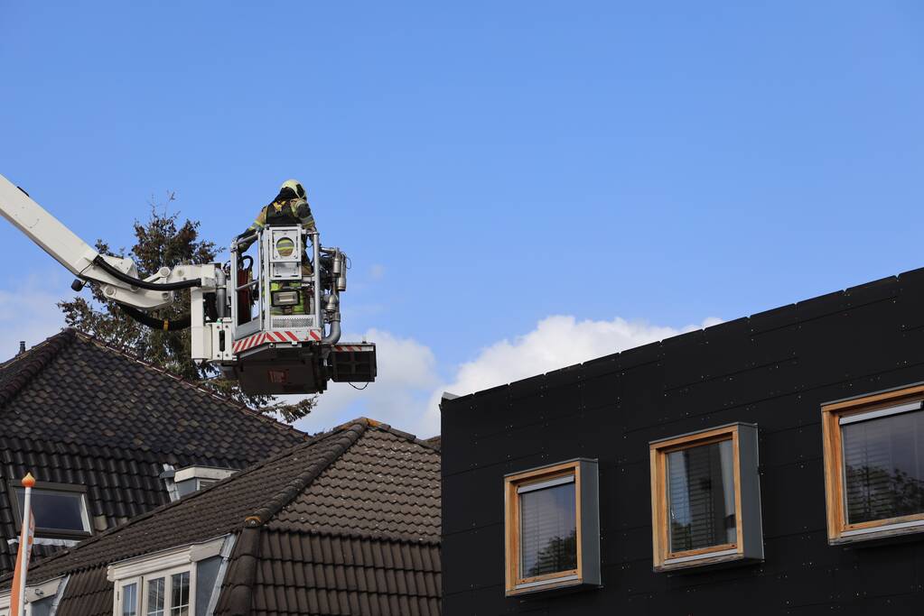 Dakrand komt los door harde wind