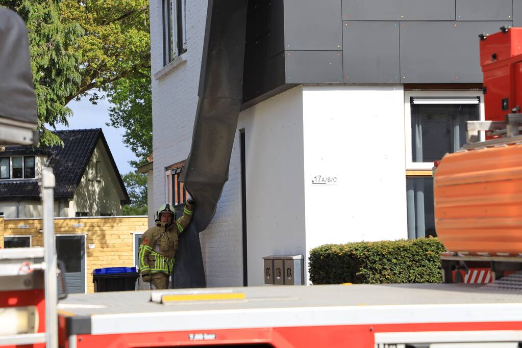 Dakrand komt los door harde wind