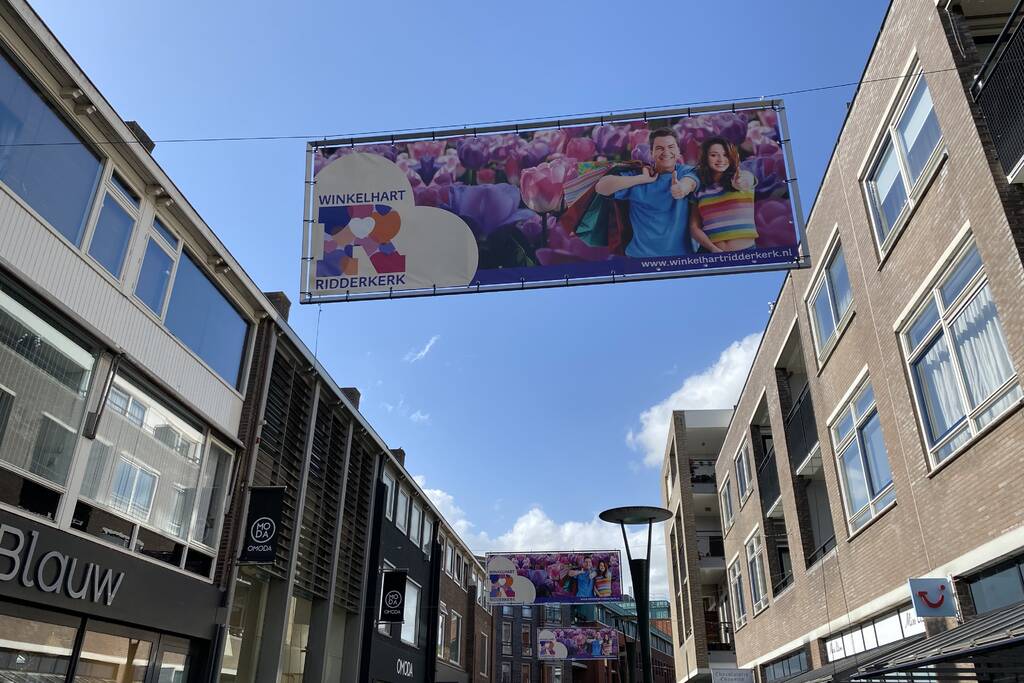 Spandoeken losgewaaid