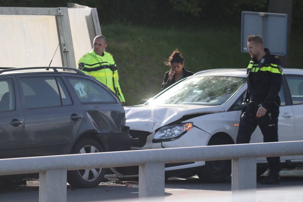 Veel schade bij kop-staartbotsing