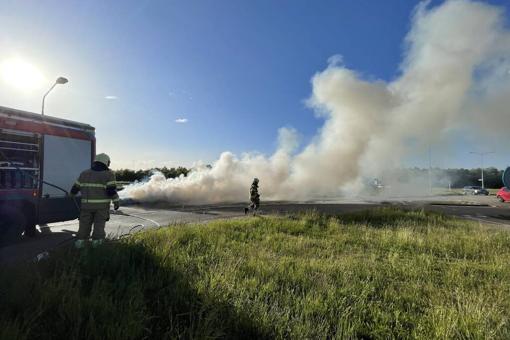Personenauto volledig uitgebrand