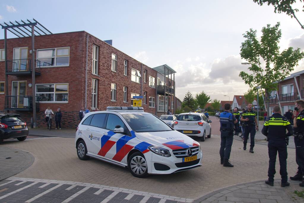 Fietser zwaargewond door botsing met personenauto