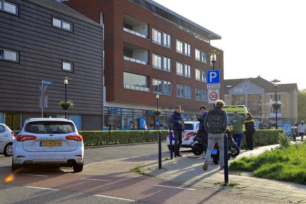 Botsing tussen personenauto en scooter