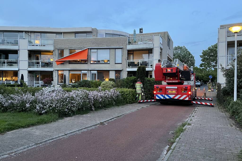 Brandweer ingezet voor loshangend zonnescherm