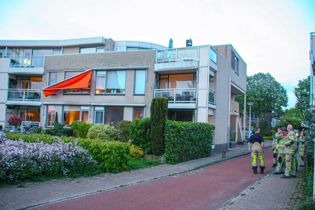 Brandweer ingezet voor loshangend zonnescherm