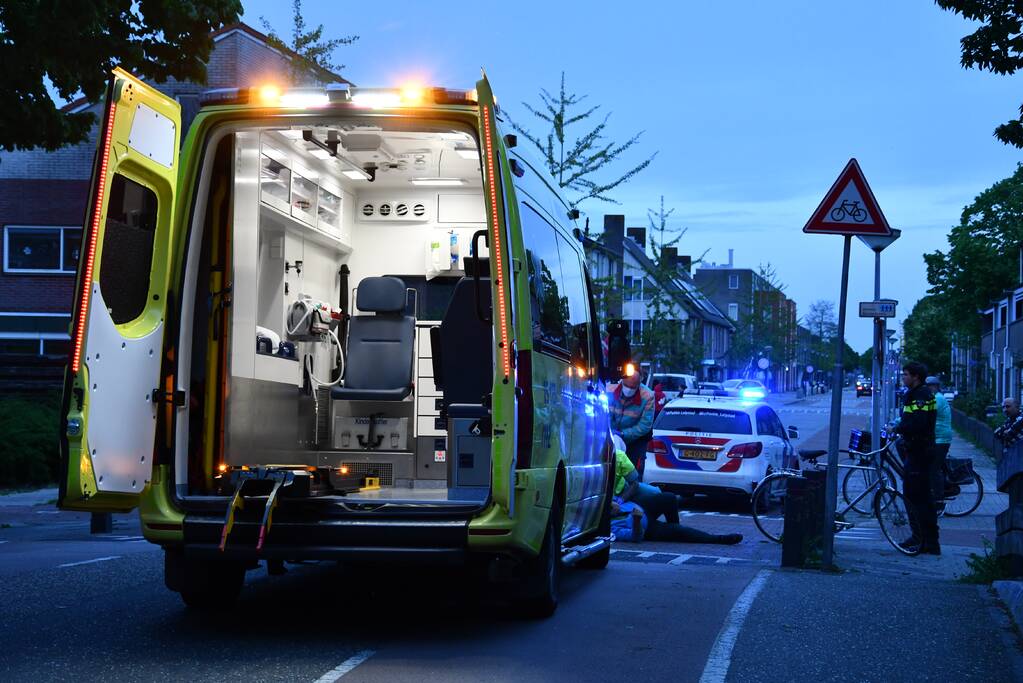 Fietser gewond bij botsing met auto