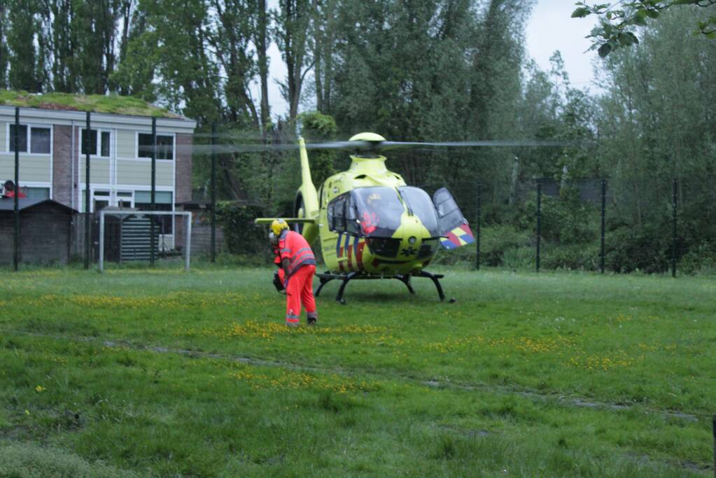 Traumahelikopter ingezet voor val van balkon