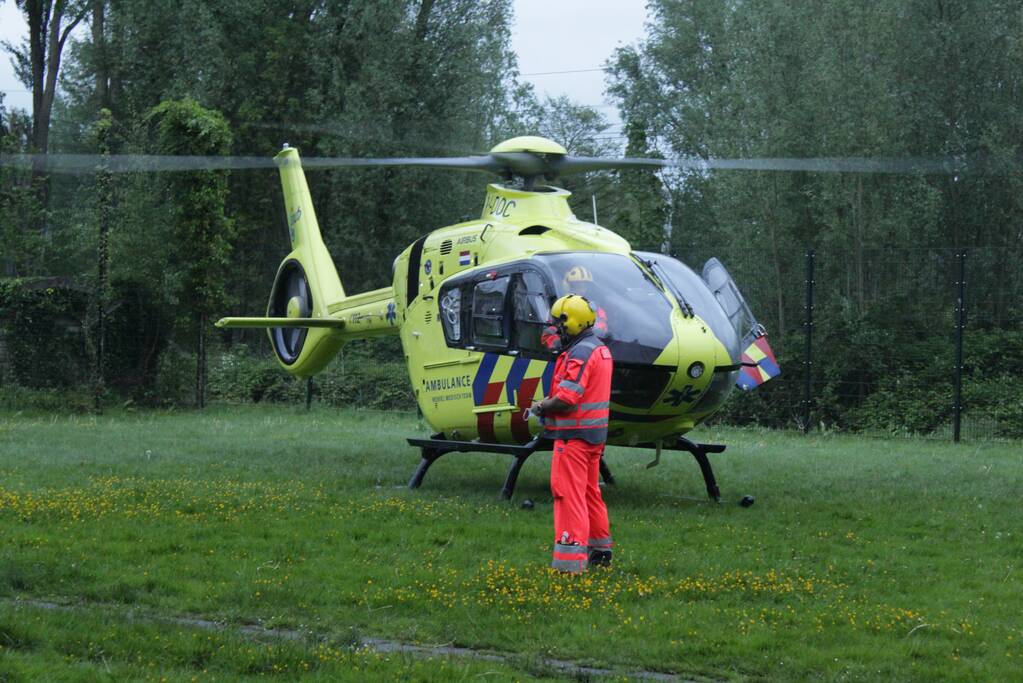 Traumahelikopter ingezet voor val van balkon