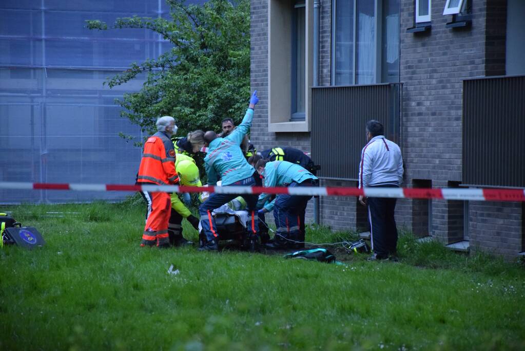 Traumahelikopter ingezet voor val van balkon