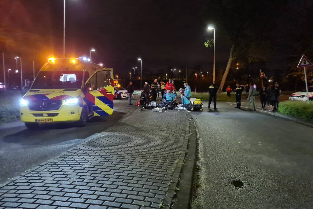 Persoon zwaargewond na ongeval met motorscooter