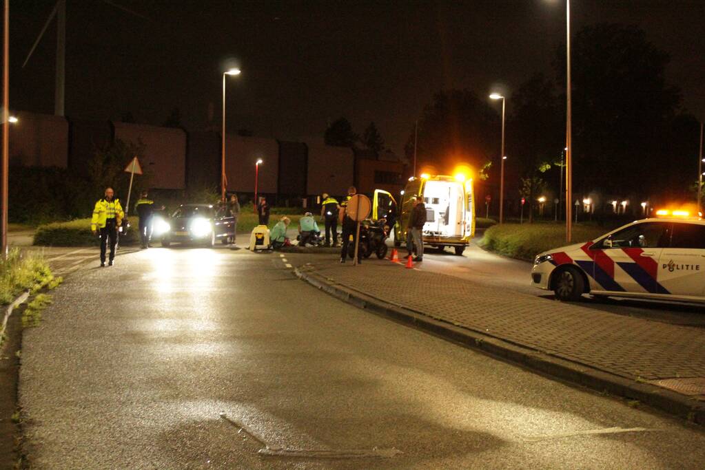 Persoon zwaargewond na ongeval met motorscooter