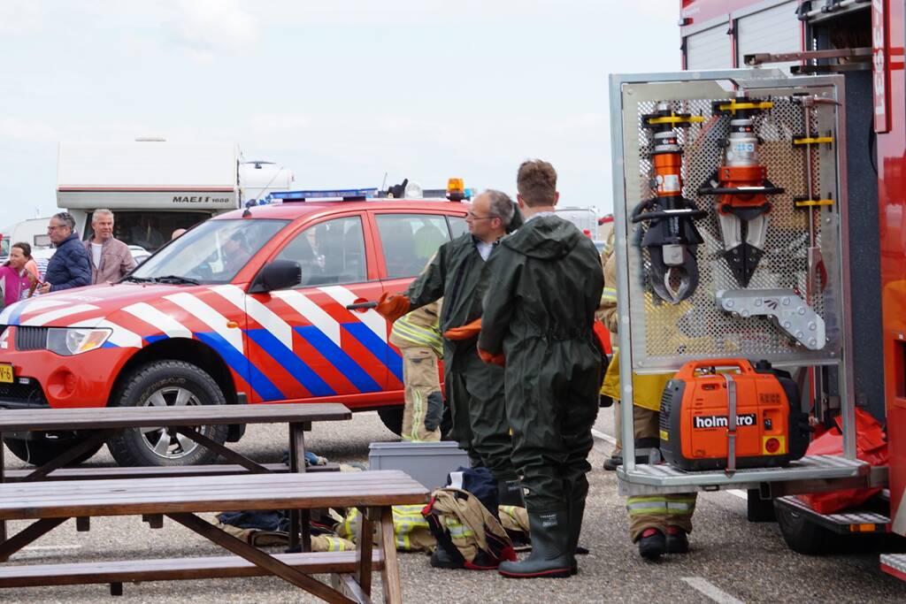 Personenauto belandt in de zee