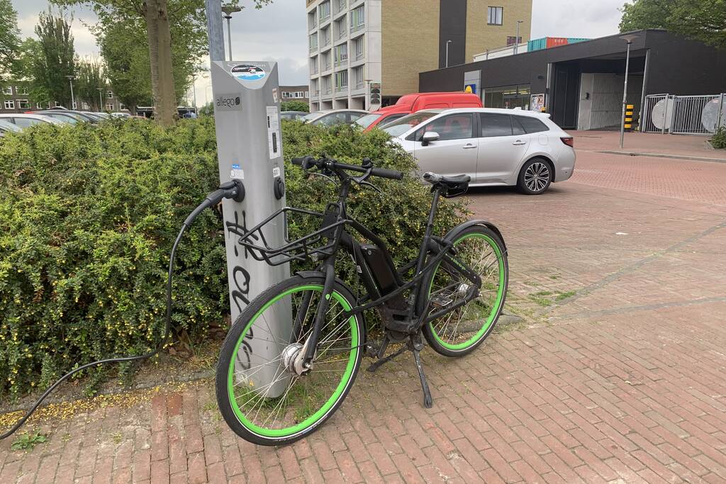 Bezorger op E-bike raakt gewond bij ongeval