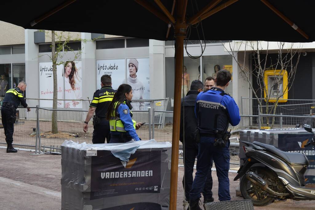Scooterrijder ernstig gewond bij botsing met pallet stenen
