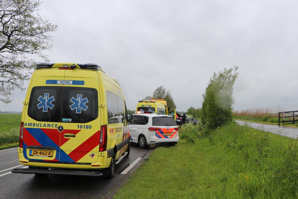 Auto slaat over de kop na ongeval