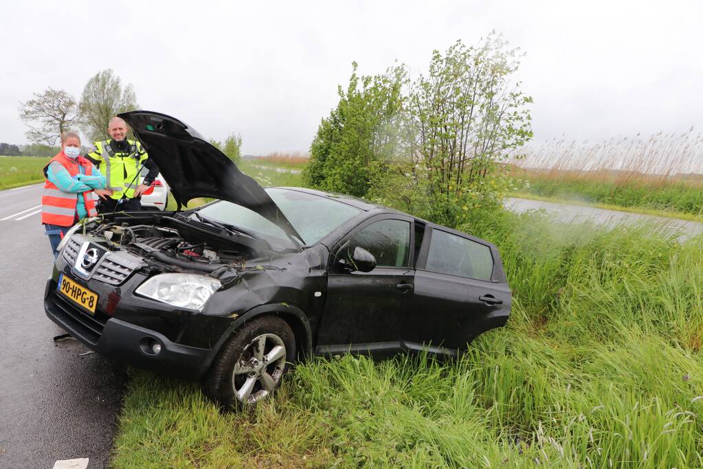 Auto slaat over de kop na ongeval