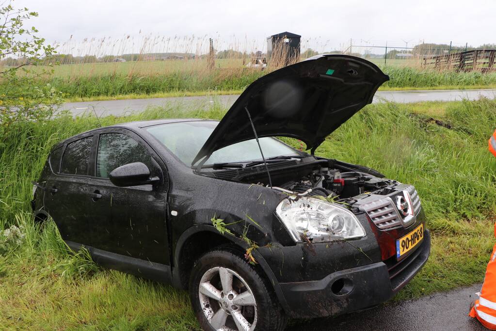 Auto slaat over de kop na ongeval