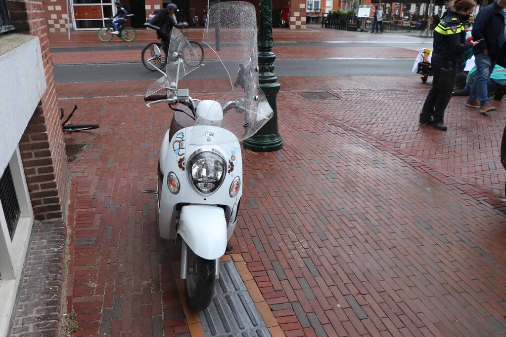 Gewonde bij ongeval tussen snorfiets en auto