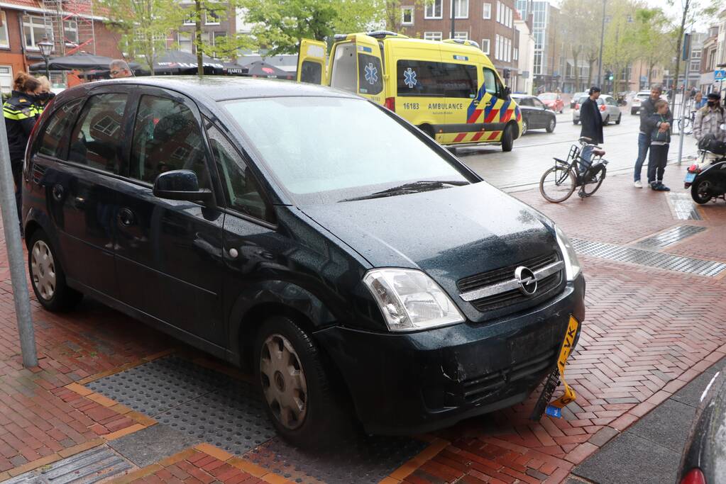 Gewonde bij ongeval tussen snorfiets en auto