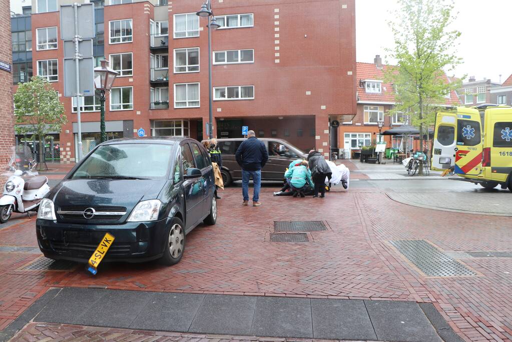 Gewonde bij ongeval tussen snorfiets en auto