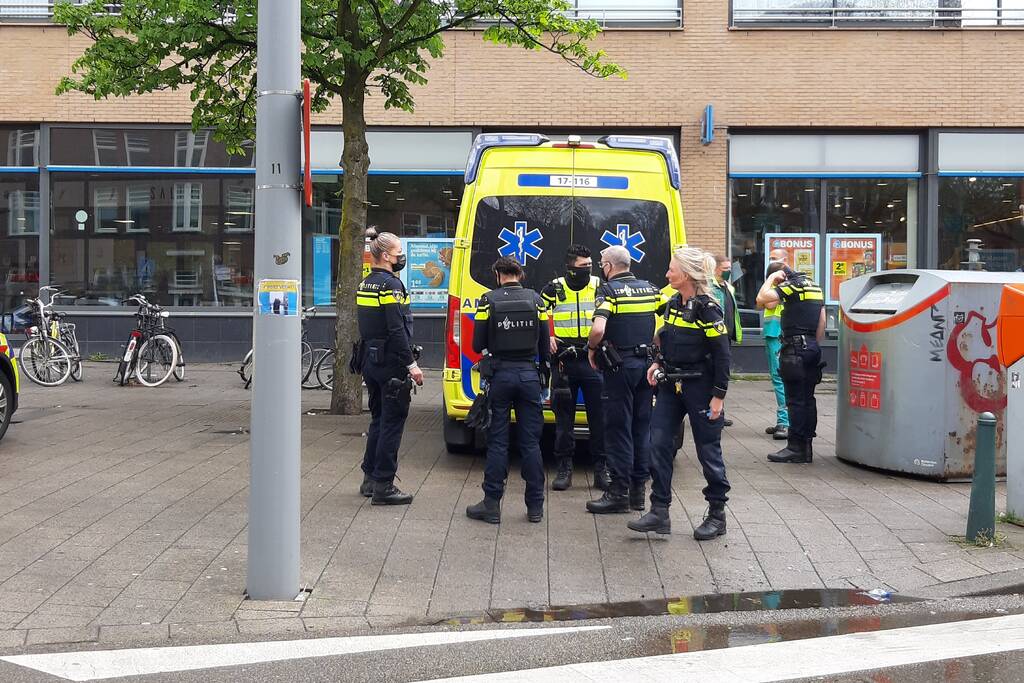 Persoon gewond door steekpartij bij Albert Heijn