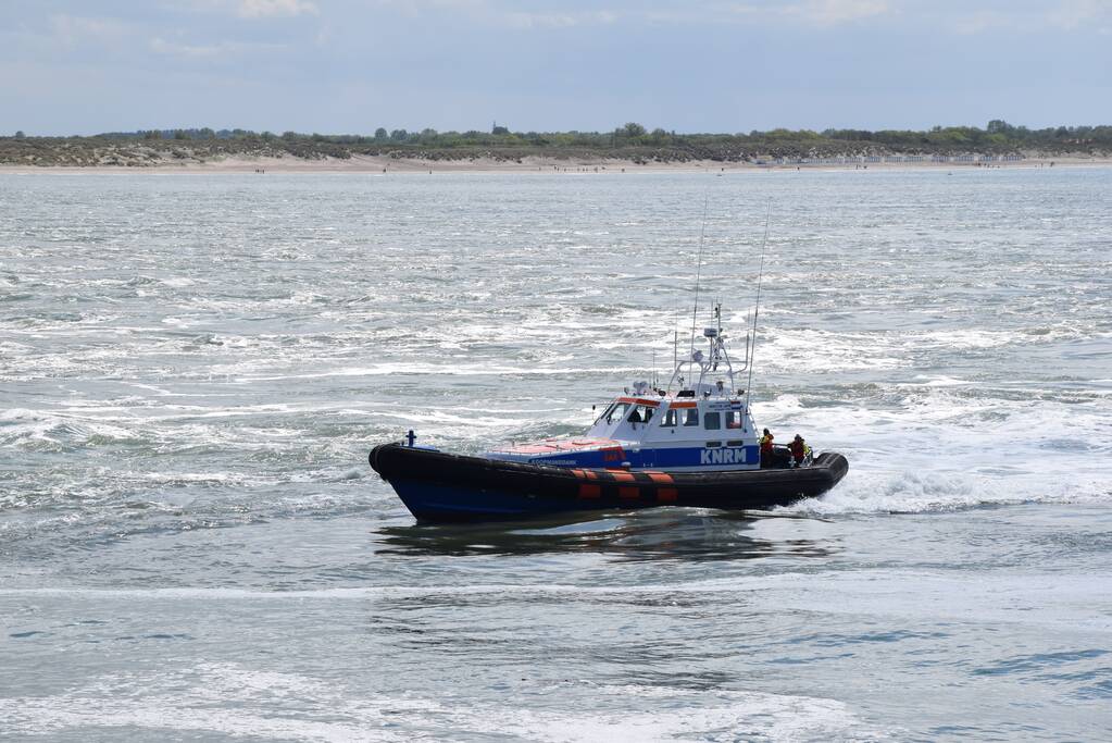 Illegale vissers aangehouden bij stormvloedkering