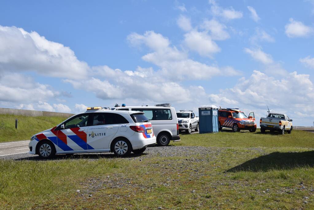 Illegale vissers aangehouden bij stormvloedkering