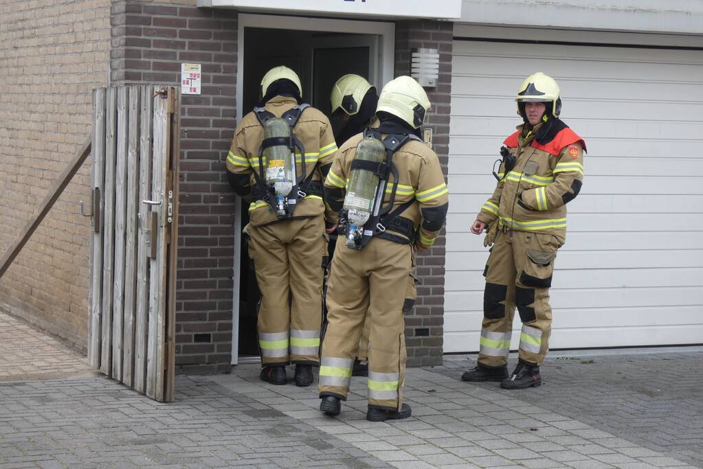 Brandweer verricht onderzoek naar gaslucht