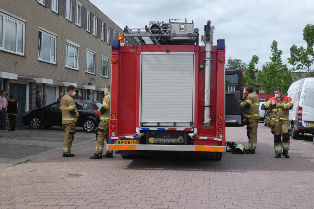 Brandweer verricht onderzoek naar gaslucht
