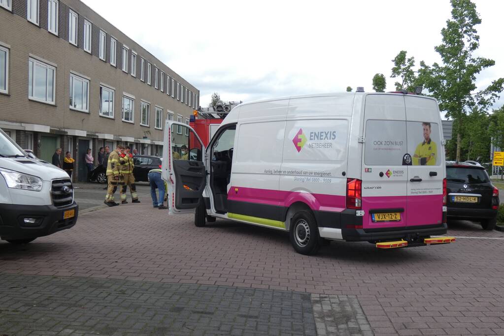 Brandweer verricht onderzoek naar gaslucht