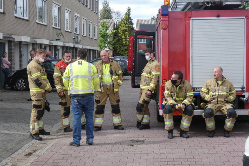Brandweer verricht onderzoek naar gaslucht