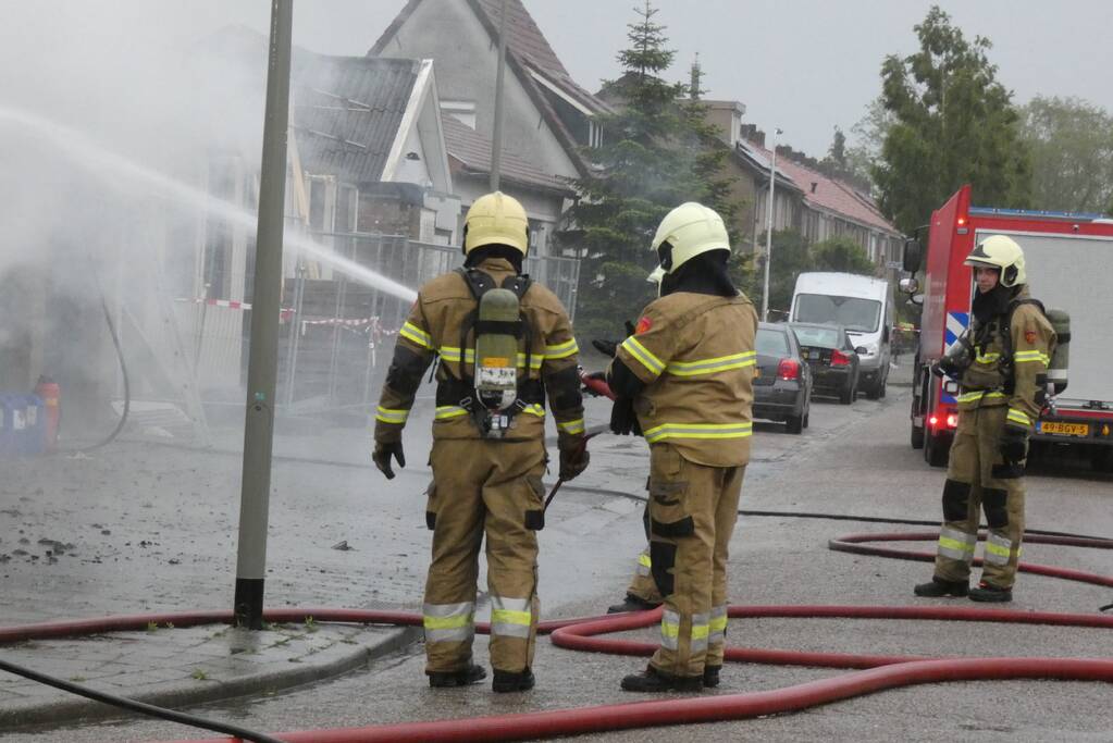 Meerdere schuren verwoest door uitslaande brand