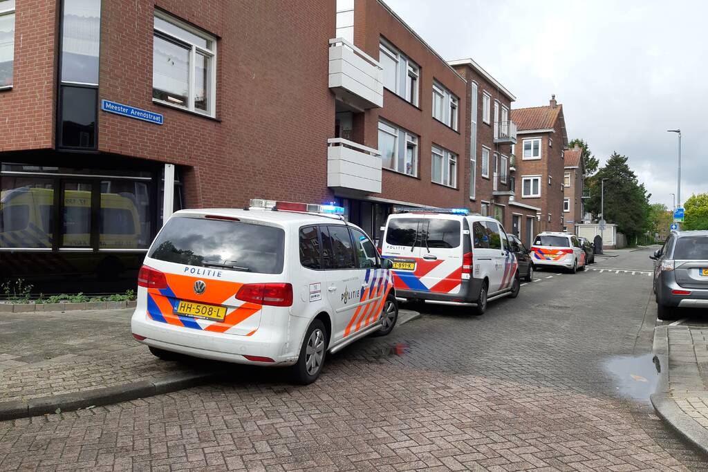 Een dode en ernstig gewonde bij steekpartij