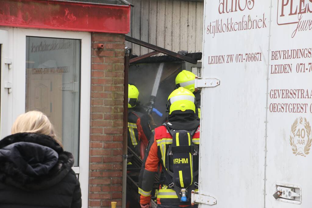 Enorme rookwolken bij brand Athos Klokkenfabriek