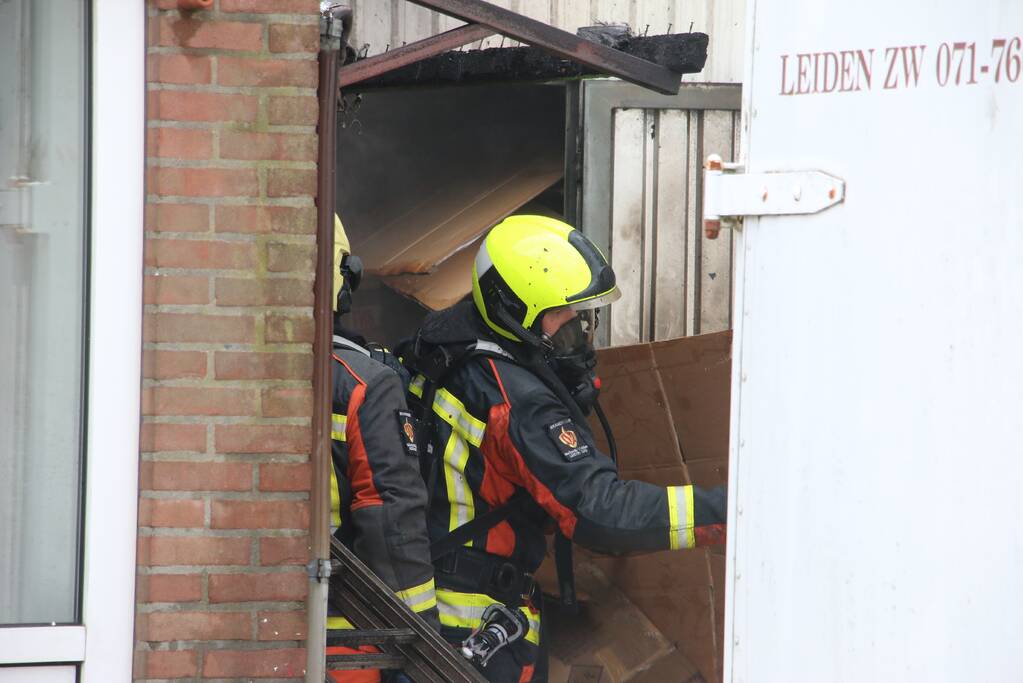 Enorme rookwolken bij brand Athos Klokkenfabriek