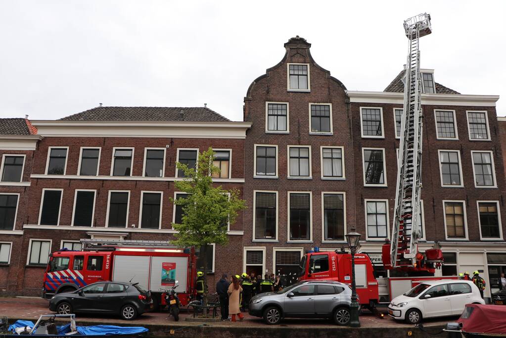 Brand op dak van woning