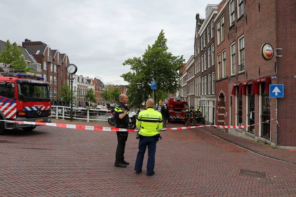 Brand op dak van woning