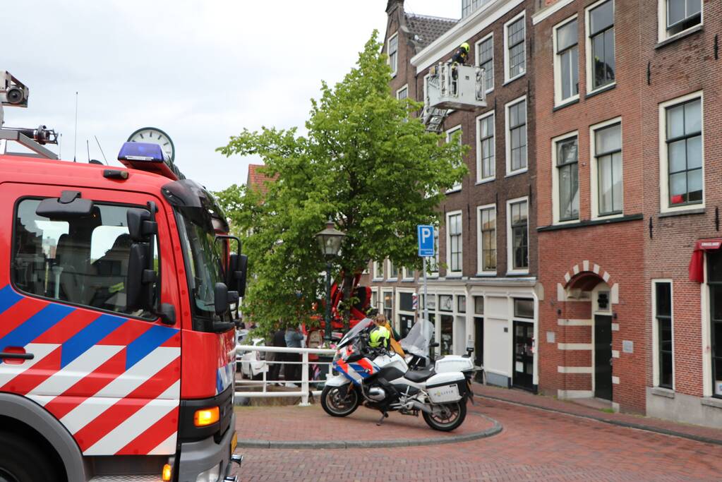 Brand op dak van woning