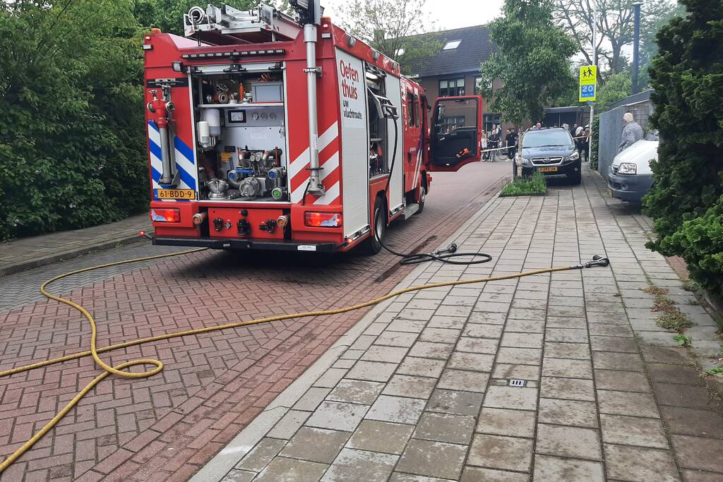Uitslaande brand in garage van woning
